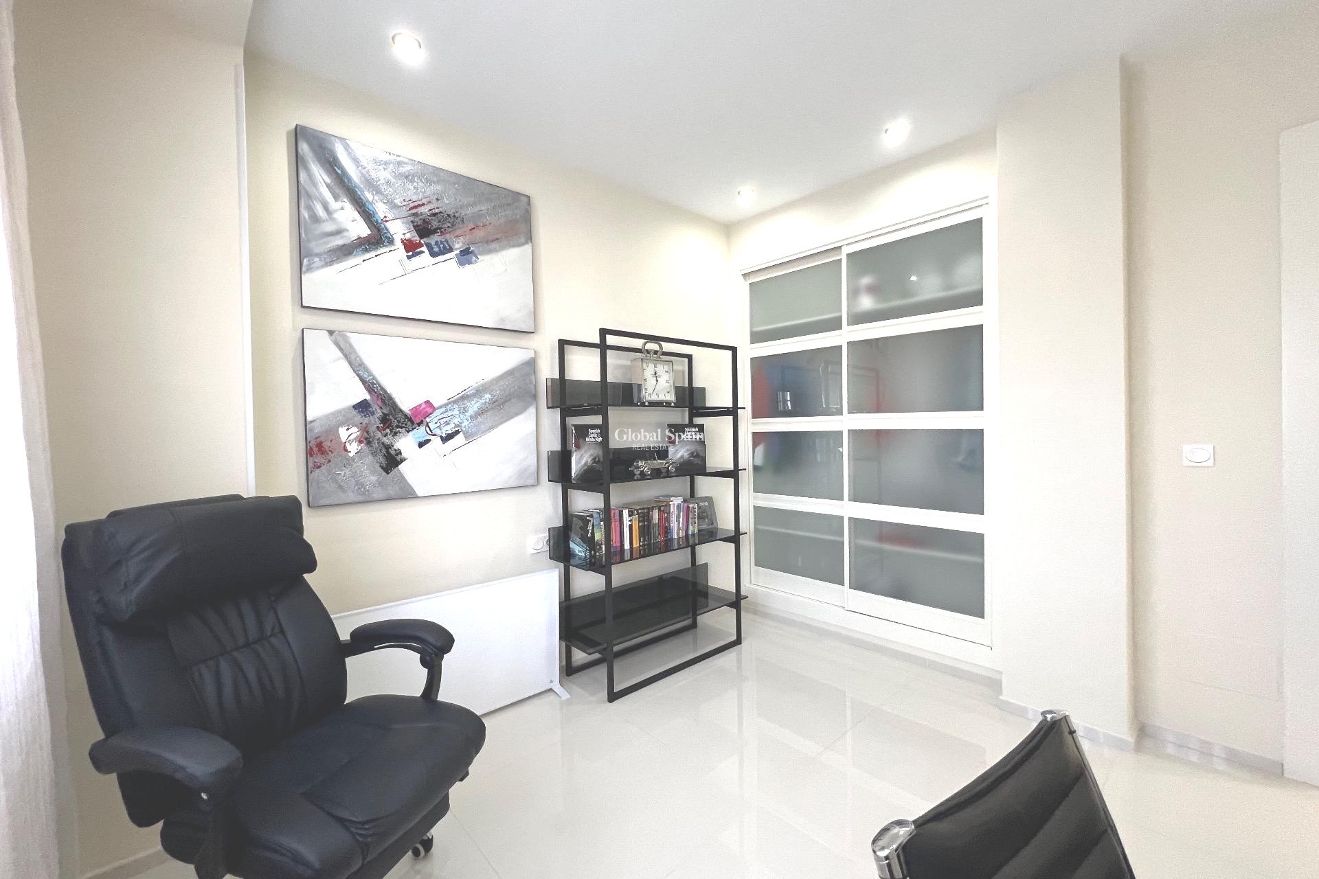 Resale - VILLA -
CIUDAD QUESADA