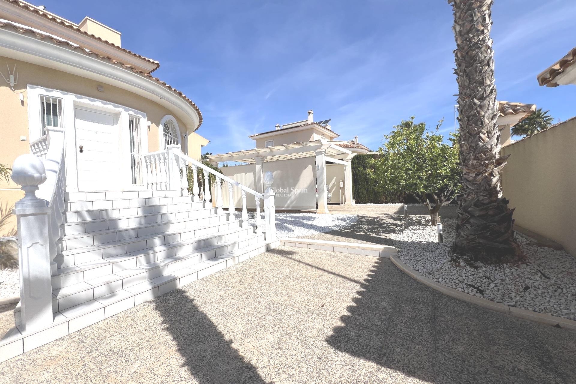 Resale - VILLA -
CIUDAD QUESADA