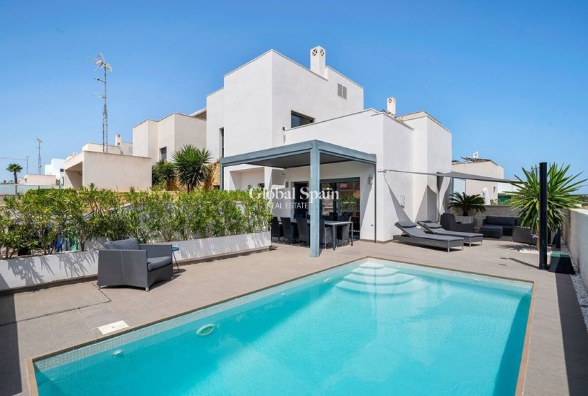 Resale - VILLA -
CIUDAD QUESADA