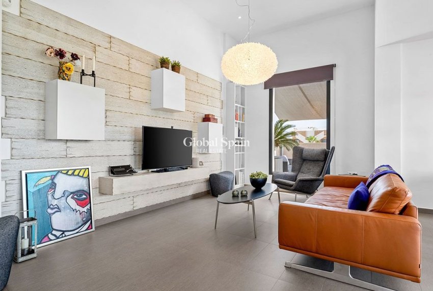 Resale - VILLA -
CIUDAD QUESADA