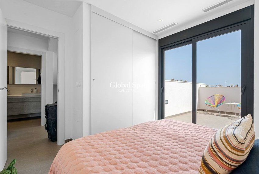 Resale - VILLA -
CIUDAD QUESADA