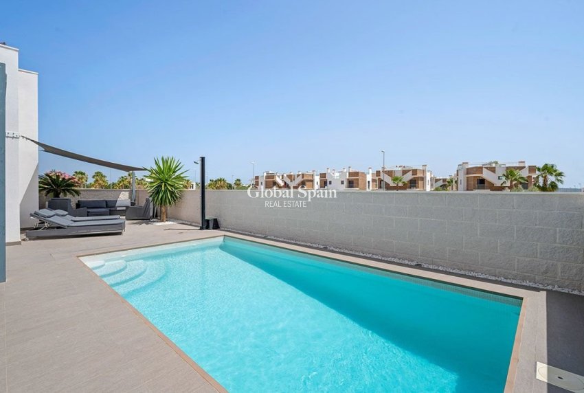 Resale - VILLA -
CIUDAD QUESADA