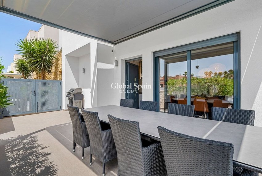 Resale - VILLA -
CIUDAD QUESADA