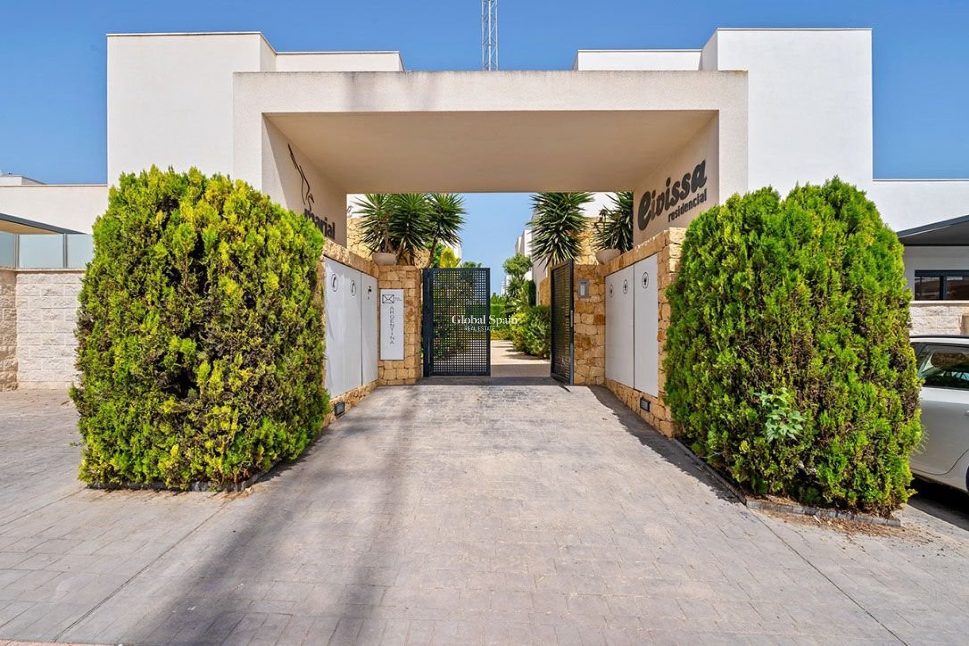 Resale - VILLA -
CIUDAD QUESADA