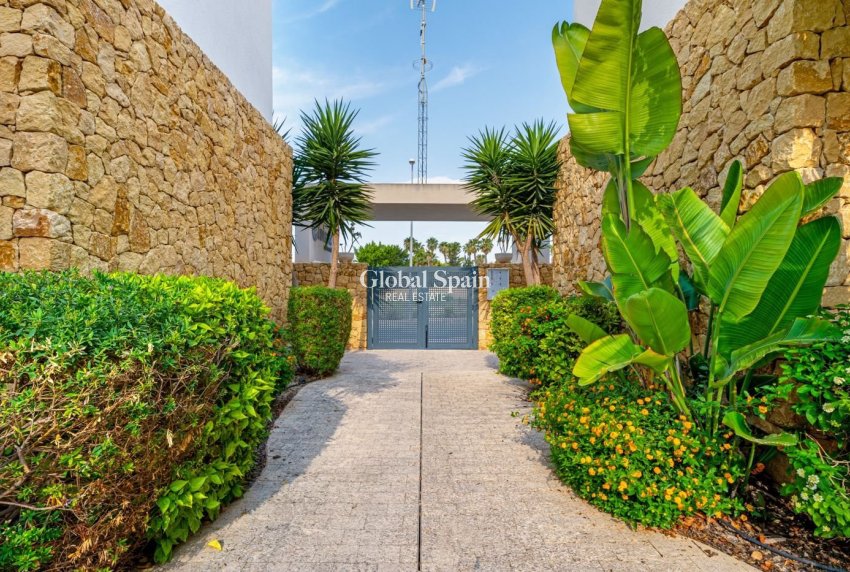 Resale - VILLA -
CIUDAD QUESADA