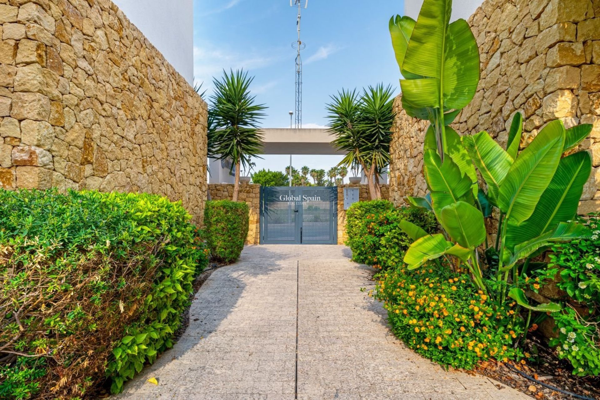 Resale - VILLA -
CIUDAD QUESADA