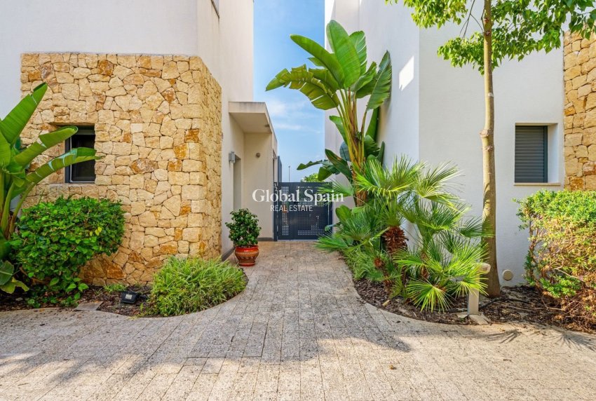 Resale - VILLA -
CIUDAD QUESADA