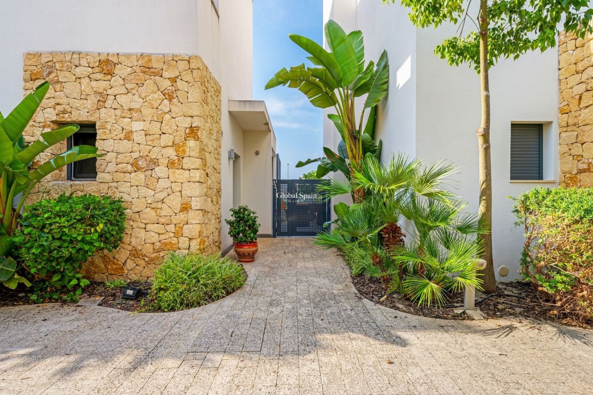 Resale - VILLA -
CIUDAD QUESADA