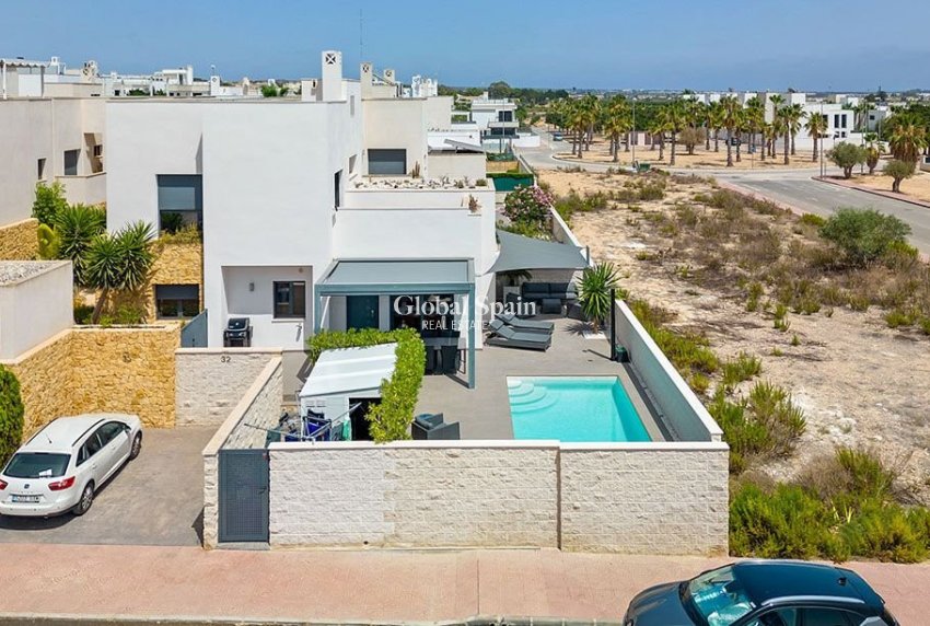 Resale - VILLA -
CIUDAD QUESADA