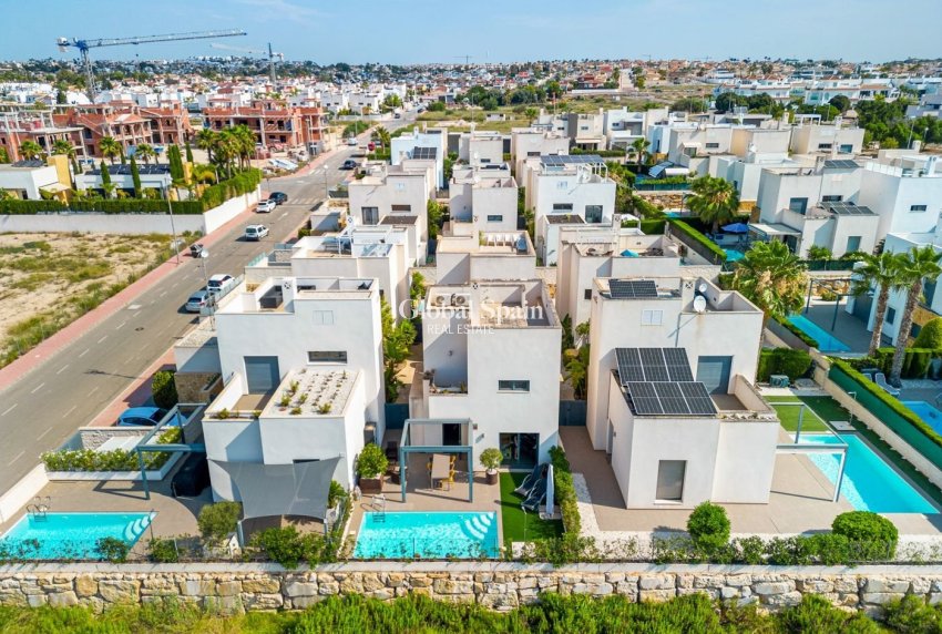 Resale - VILLA -
CIUDAD QUESADA
