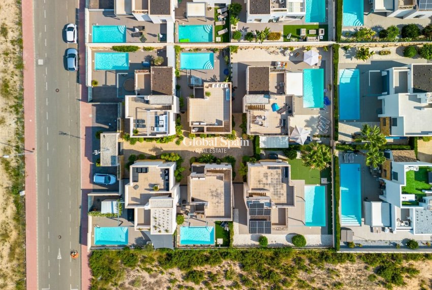Resale - VILLA -
CIUDAD QUESADA