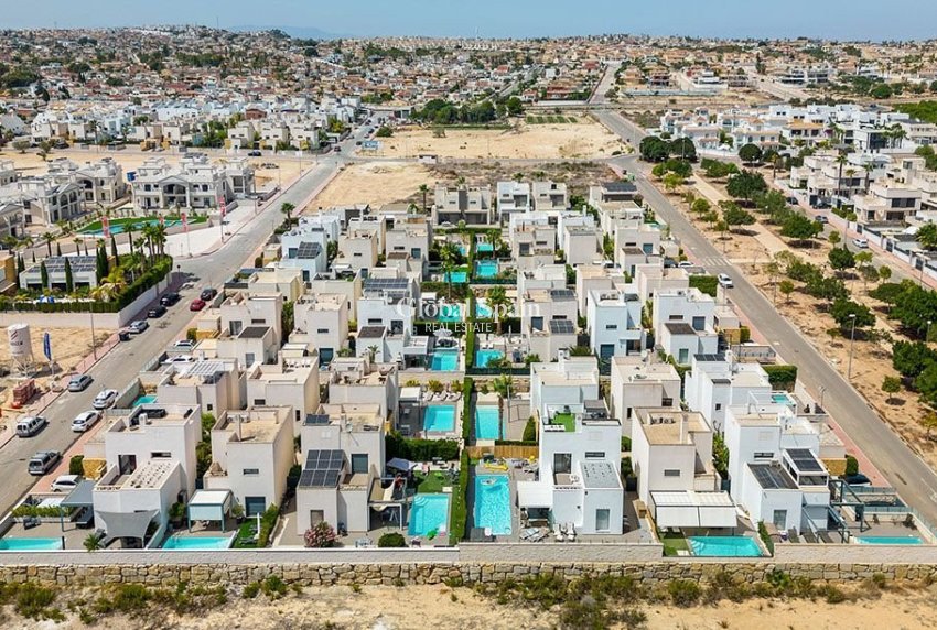 Resale - VILLA -
CIUDAD QUESADA