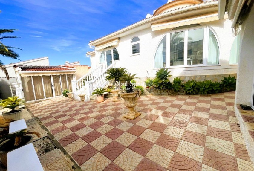 Resale - VILLA -
CIUDAD QUESADA
