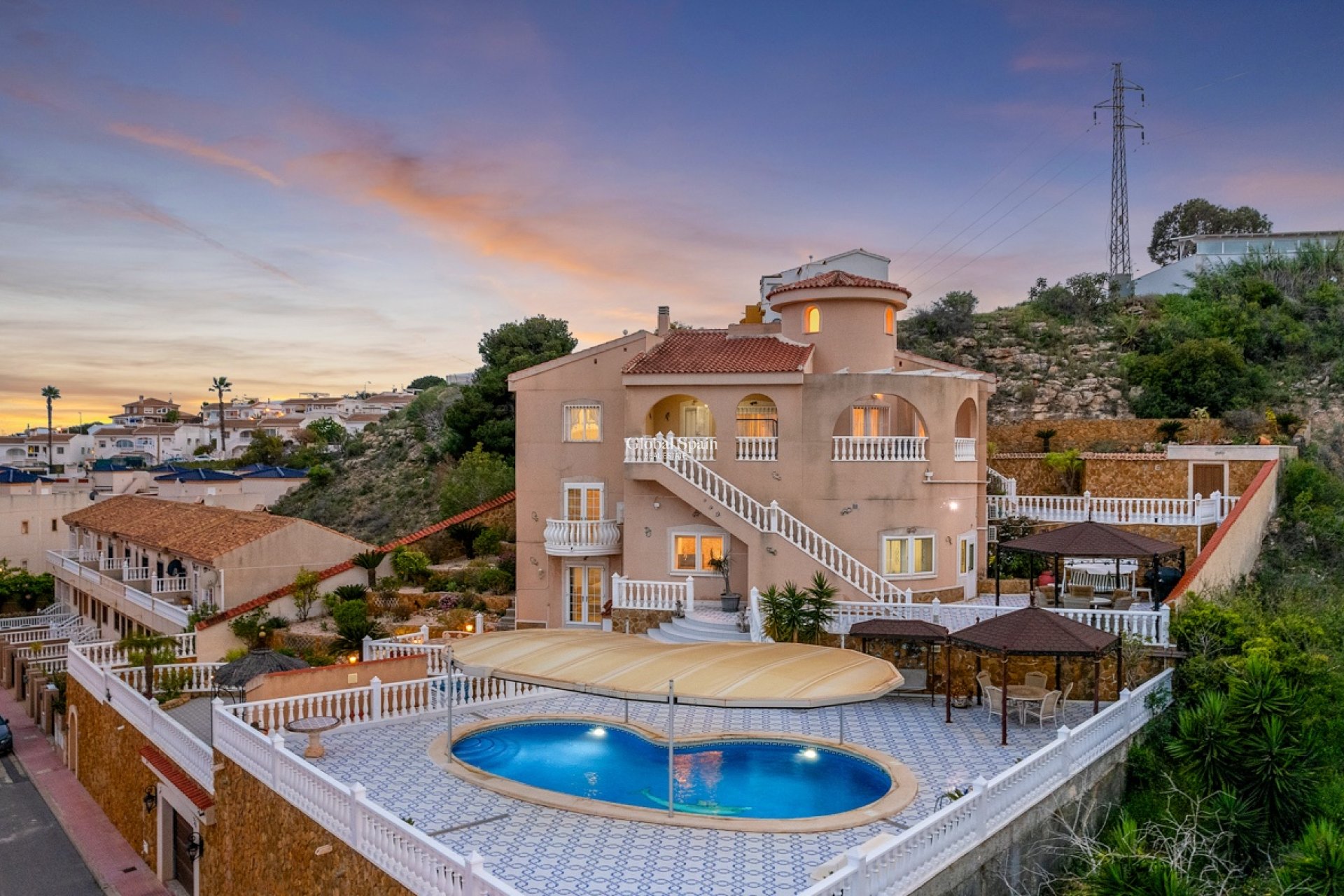 Resale - VILLA -
CIUDAD QUESADA