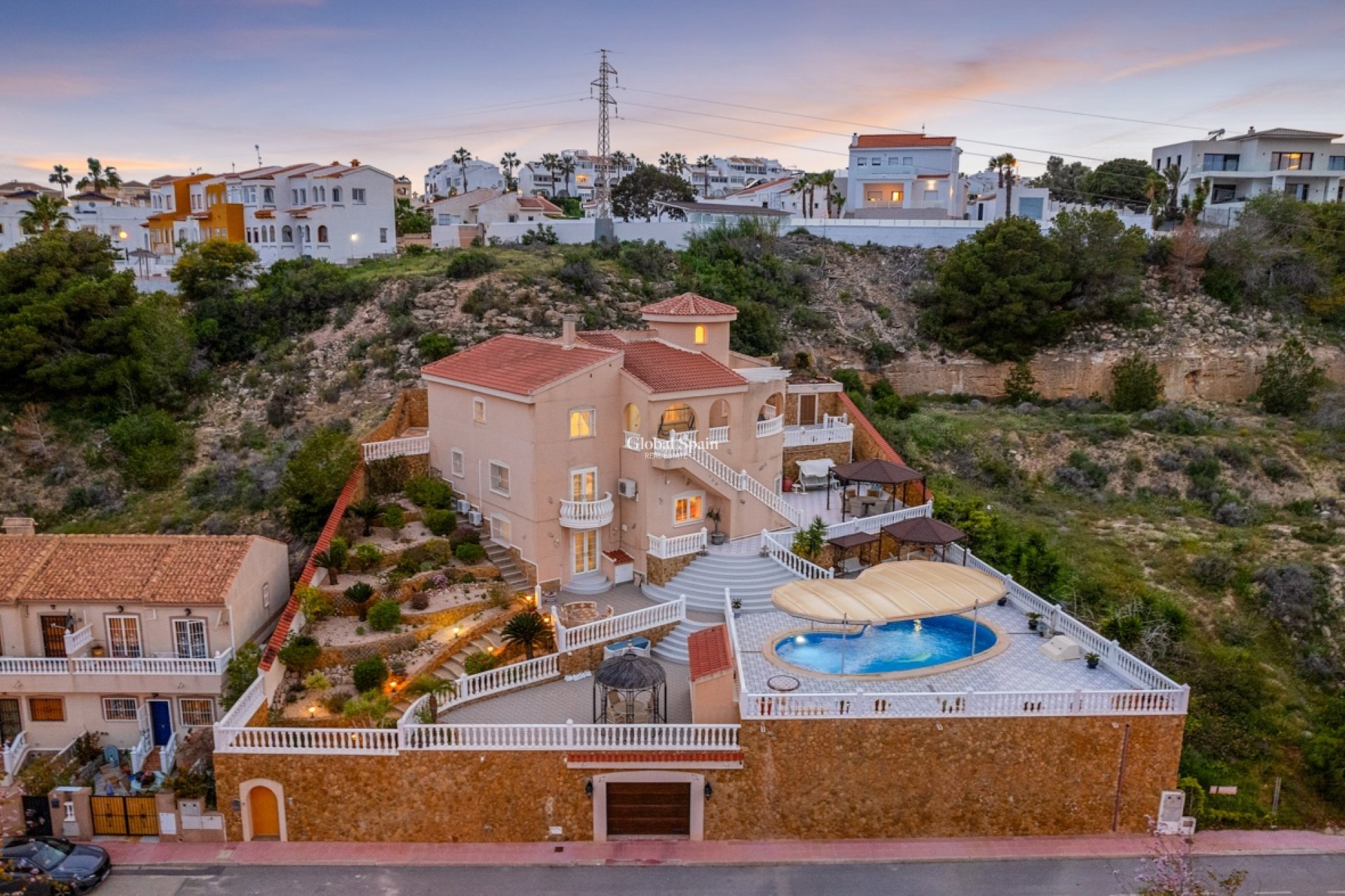 Resale - VILLA -
CIUDAD QUESADA