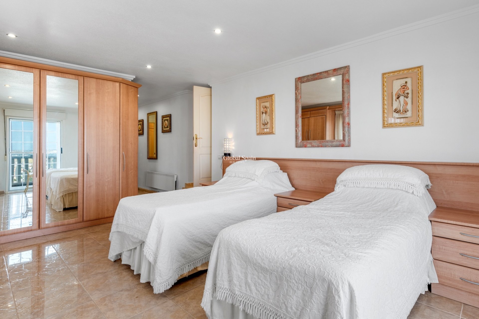 Resale - VILLA -
CIUDAD QUESADA