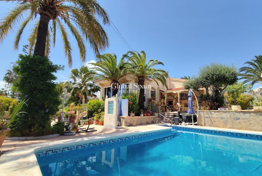 Resale - VILLA -
CIUDAD QUESADA