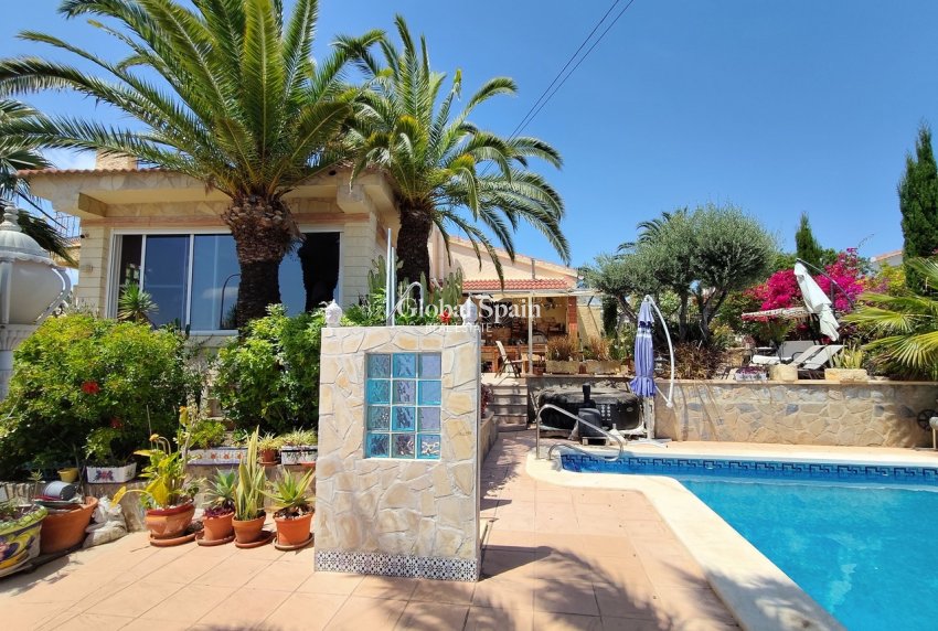Resale - VILLA -
CIUDAD QUESADA