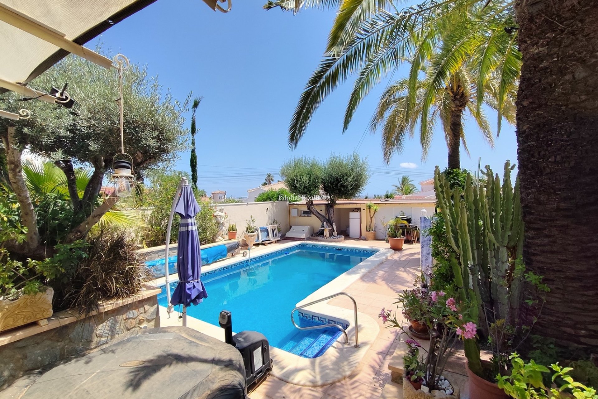 Resale - VILLA -
CIUDAD QUESADA