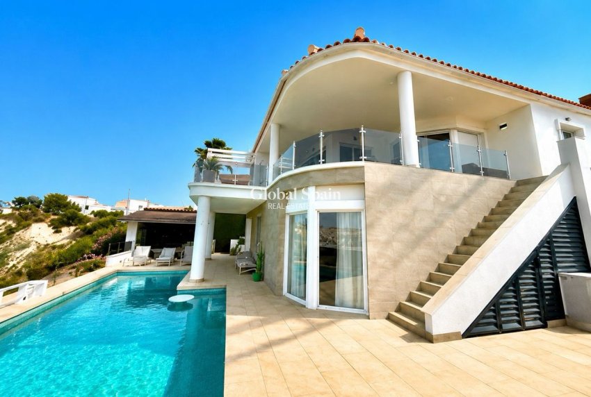 Resale - VILLA -
CIUDAD QUESADA