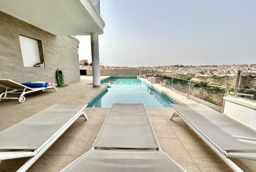 Resale - VILLA -
CIUDAD QUESADA