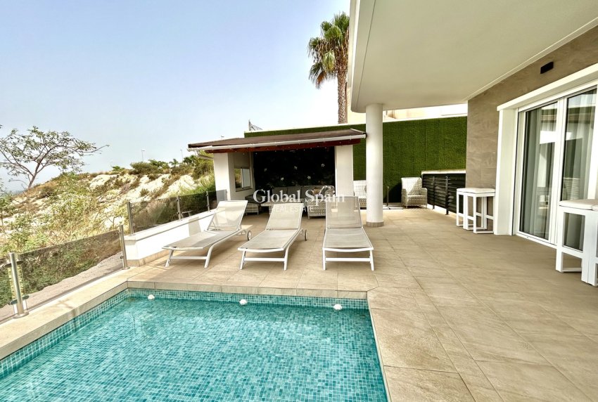 Resale - VILLA -
CIUDAD QUESADA