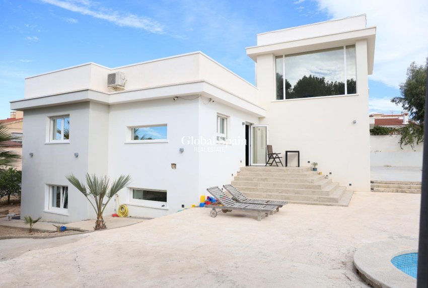 Resale - VILLA -
CIUDAD QUESADA