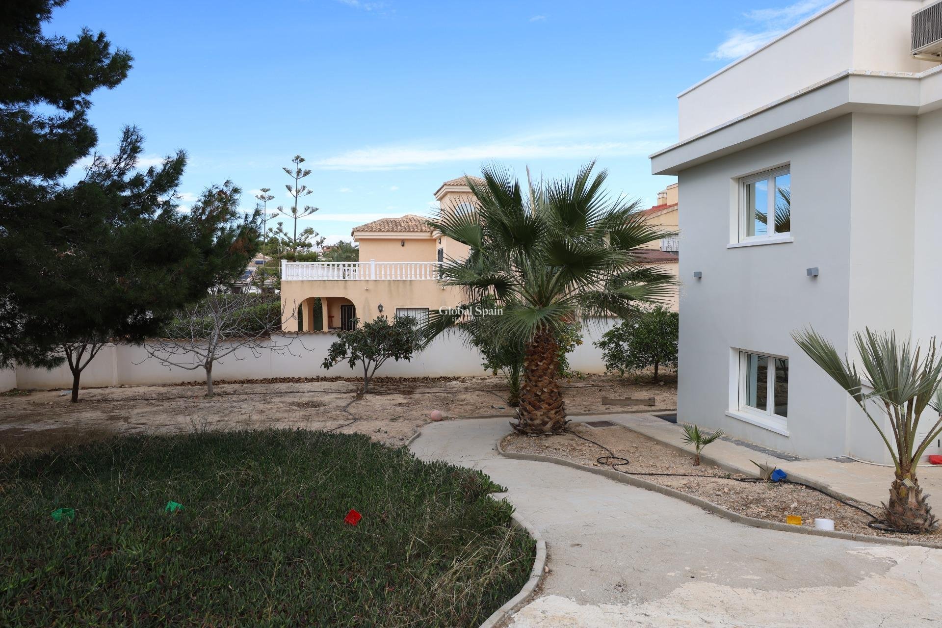 Resale - VILLA -
CIUDAD QUESADA