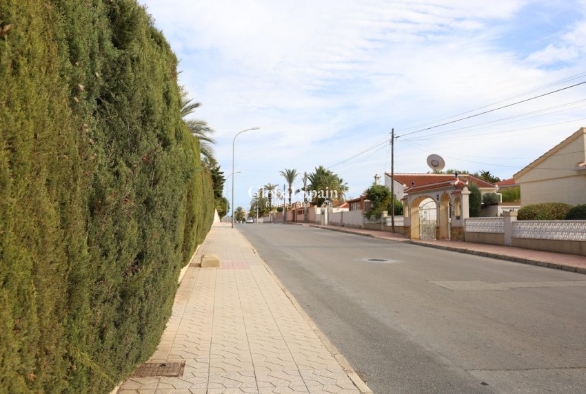 Resale - VILLA -
CIUDAD QUESADA
