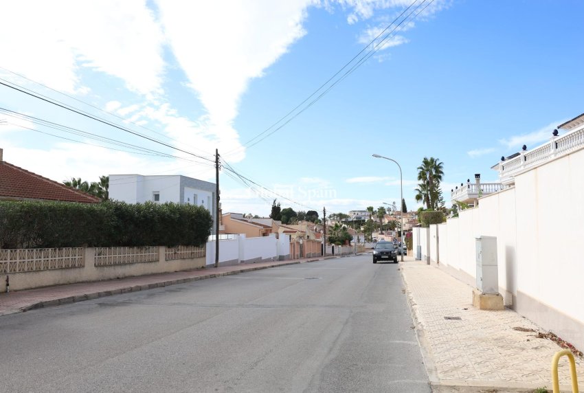 Resale - VILLA -
CIUDAD QUESADA
