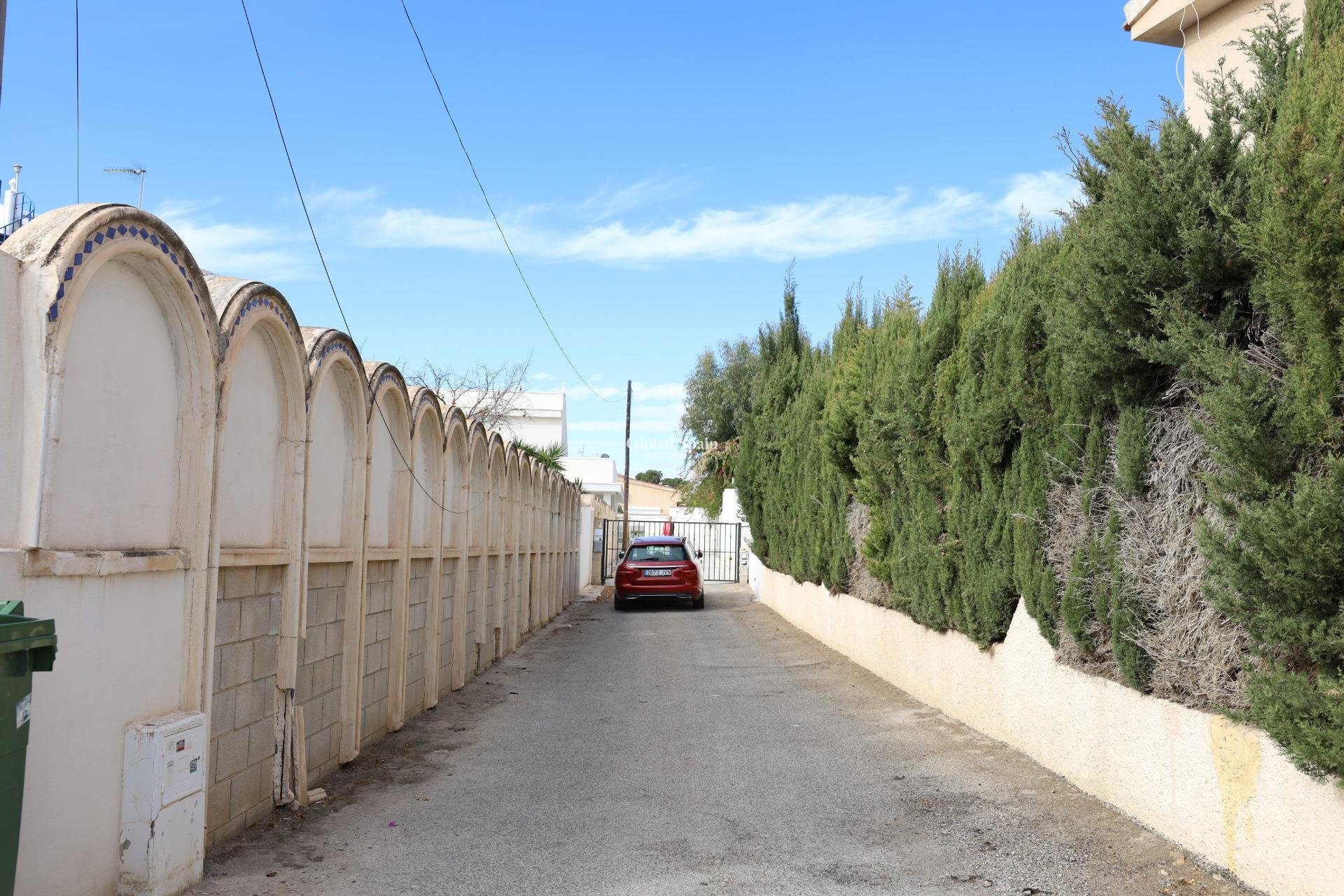 Resale - VILLA -
CIUDAD QUESADA