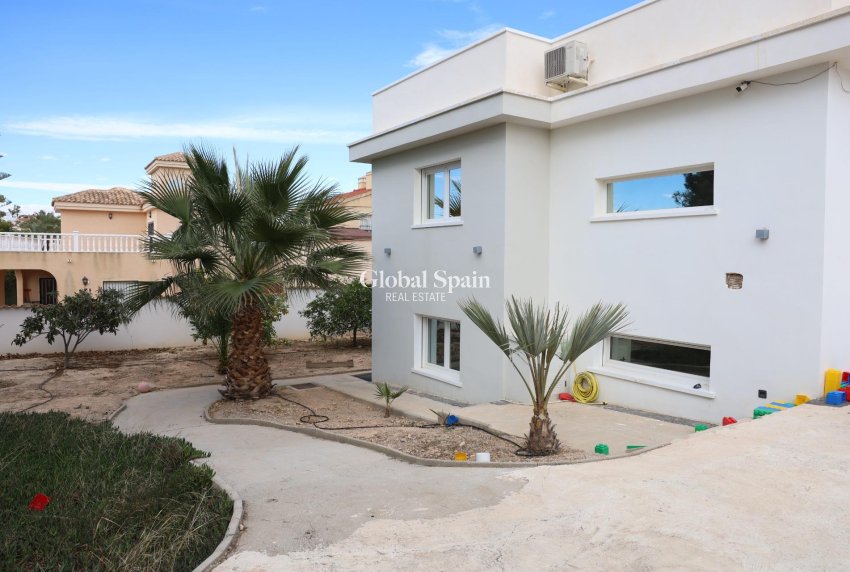Resale - VILLA -
CIUDAD QUESADA