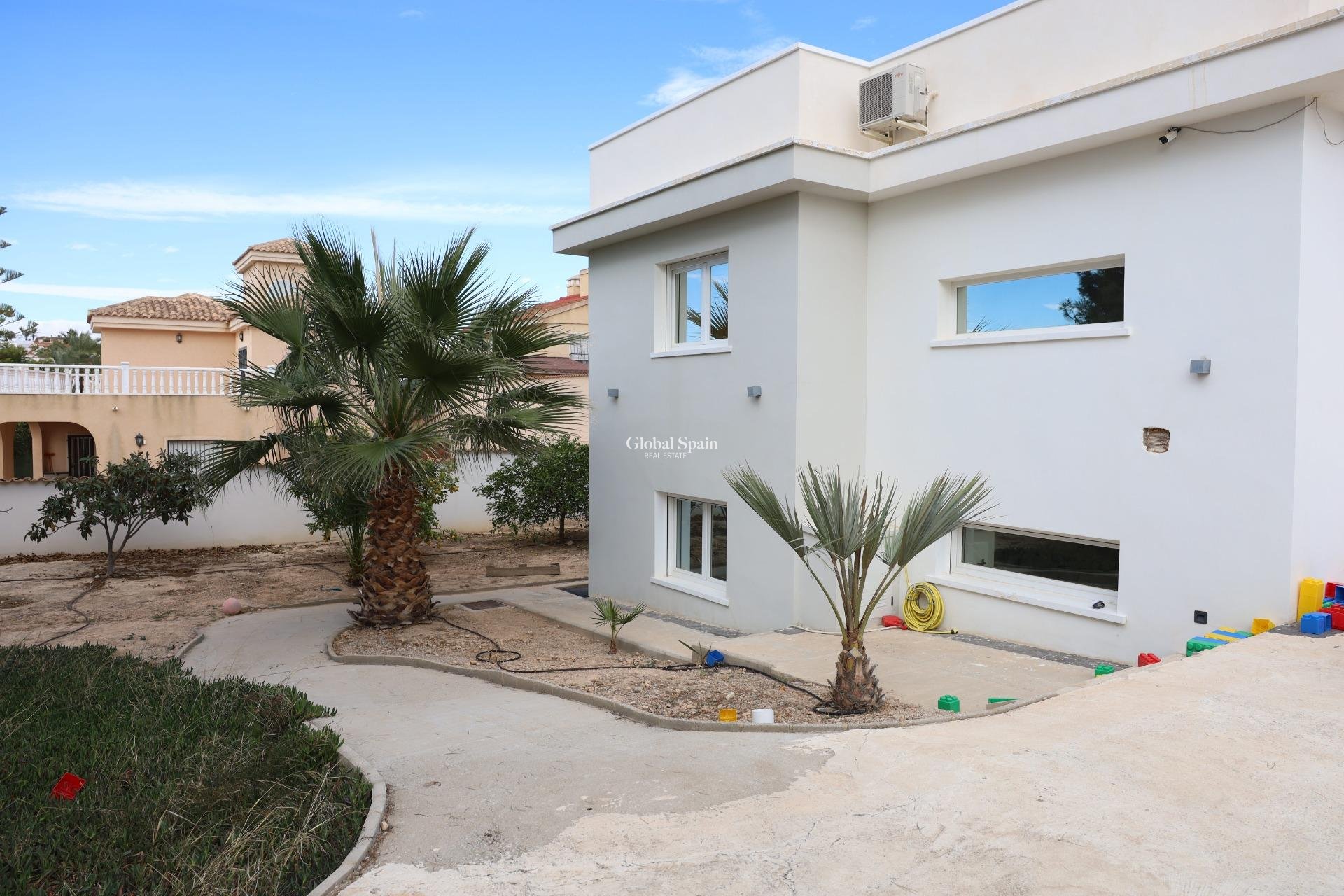 Resale - VILLA -
CIUDAD QUESADA