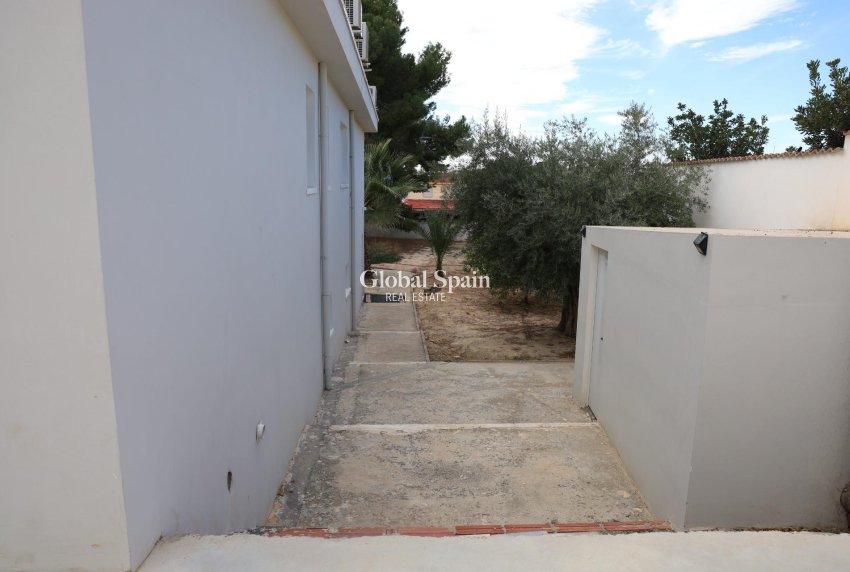 Resale - VILLA -
CIUDAD QUESADA