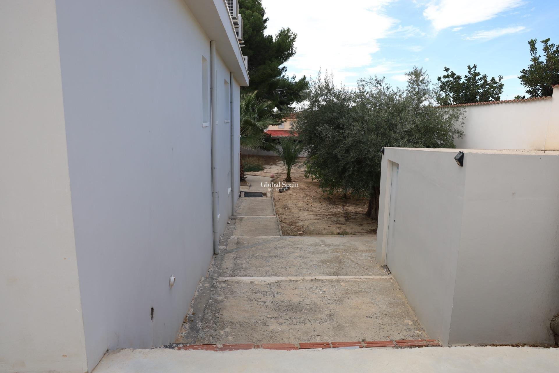 Resale - VILLA -
CIUDAD QUESADA
