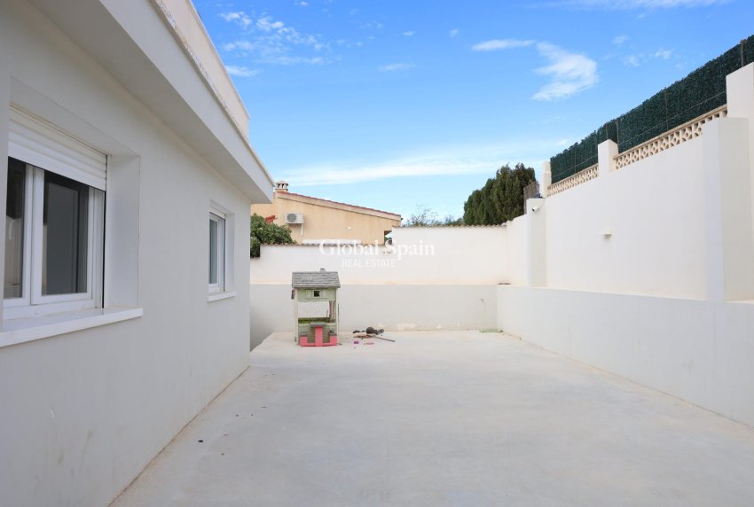 Resale - VILLA -
CIUDAD QUESADA
