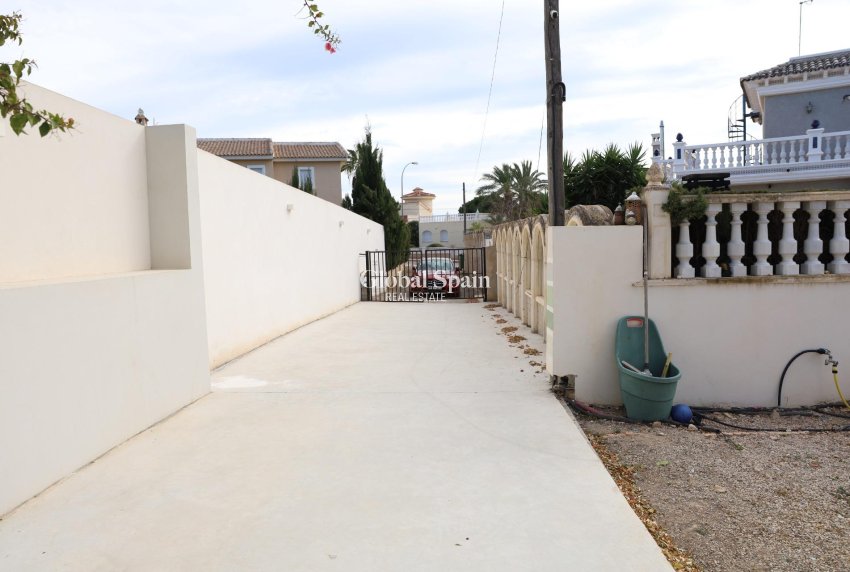 Resale - VILLA -
CIUDAD QUESADA