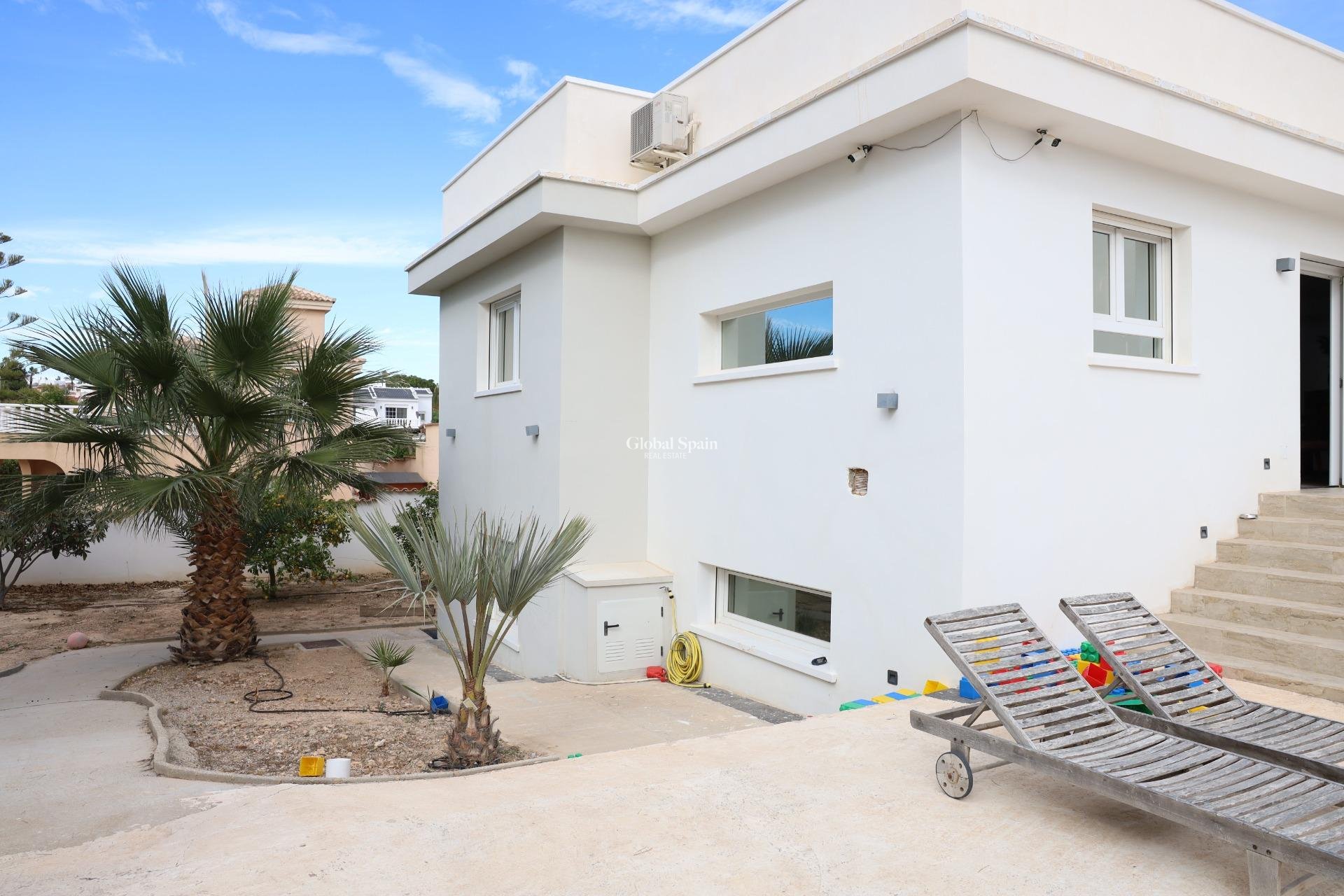 Resale - VILLA -
CIUDAD QUESADA