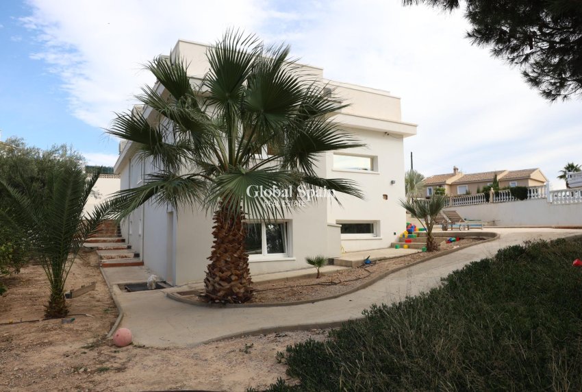 Resale - VILLA -
CIUDAD QUESADA
