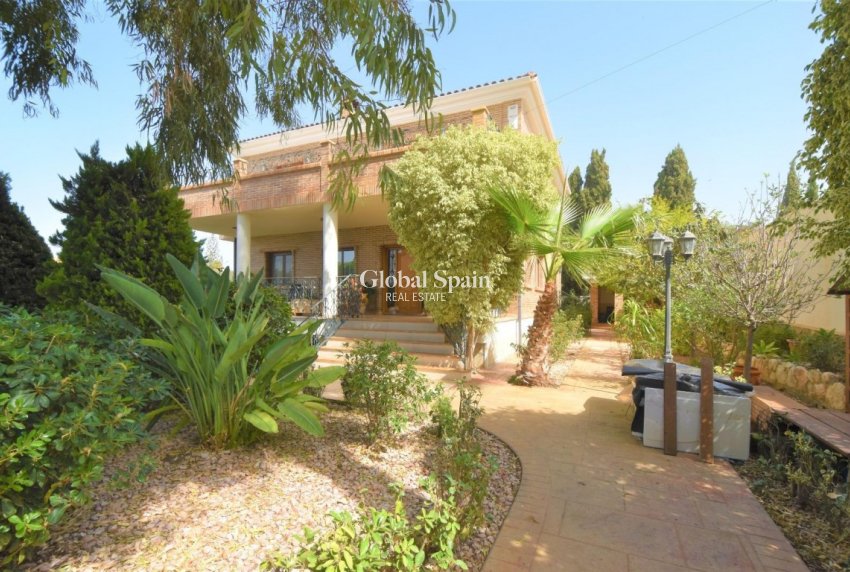 Resale - VILLA -
CIUDAD QUESADA