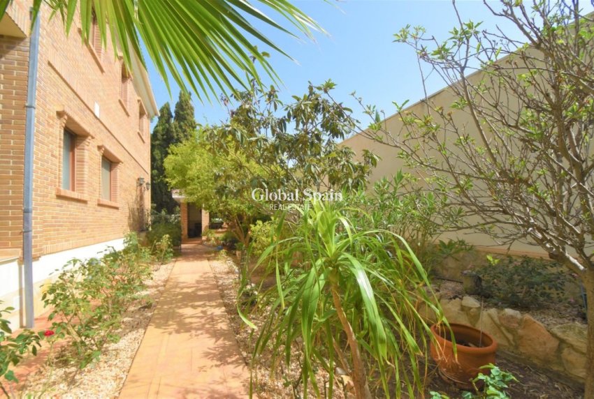 Resale - VILLA -
CIUDAD QUESADA