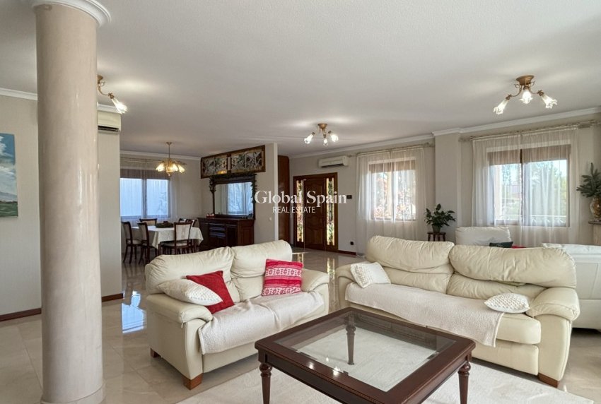 Resale - VILLA -
CIUDAD QUESADA