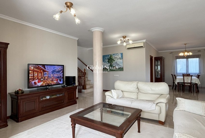 Resale - VILLA -
CIUDAD QUESADA