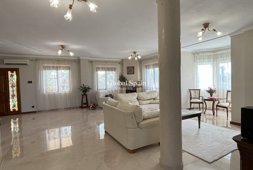 Resale - VILLA -
CIUDAD QUESADA