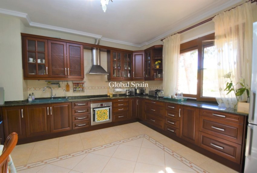 Resale - VILLA -
CIUDAD QUESADA