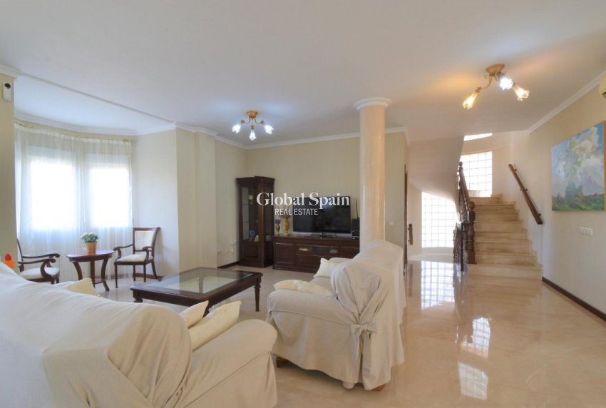 Resale - VILLA -
CIUDAD QUESADA