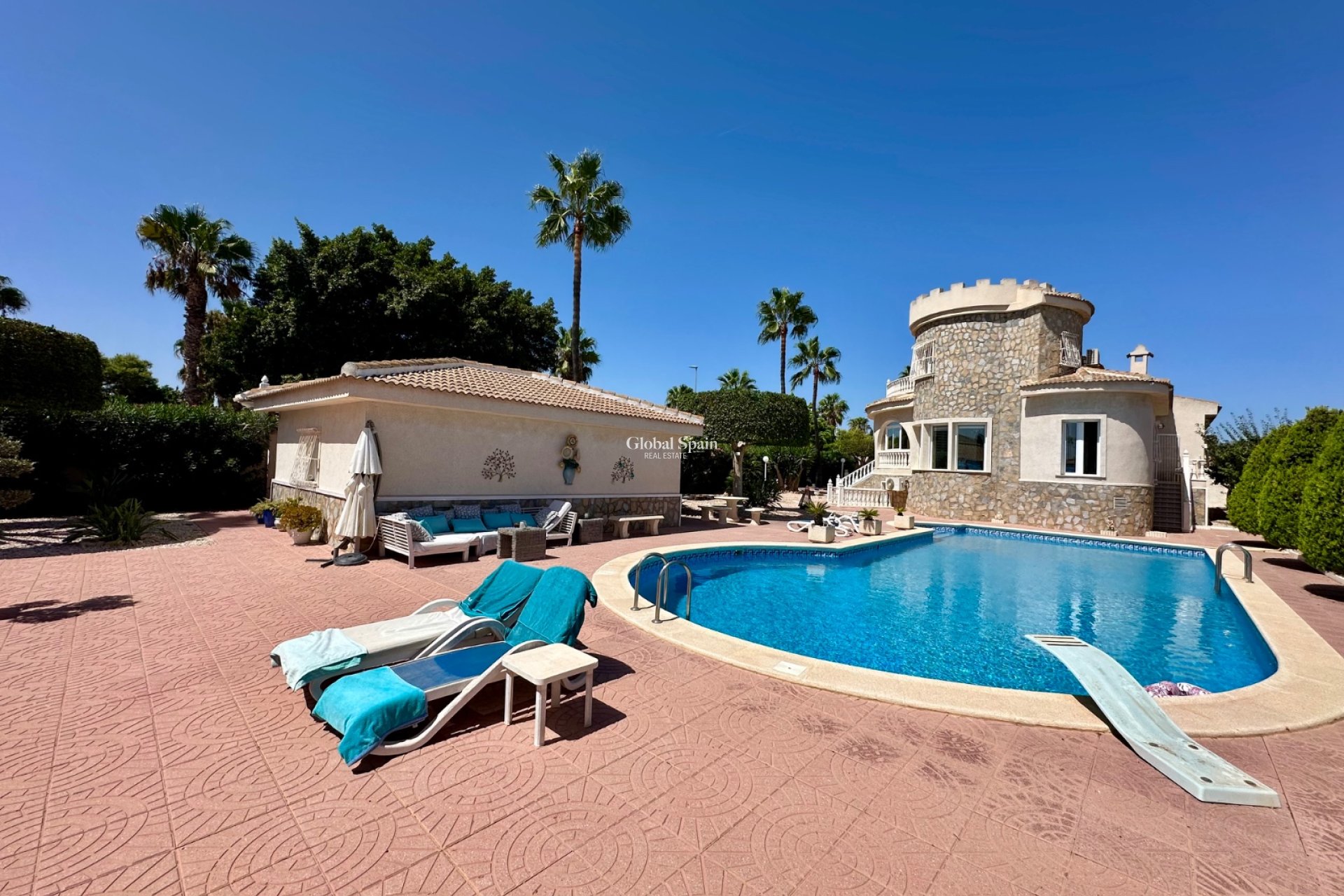 Resale - VILLA -
CIUDAD QUESADA