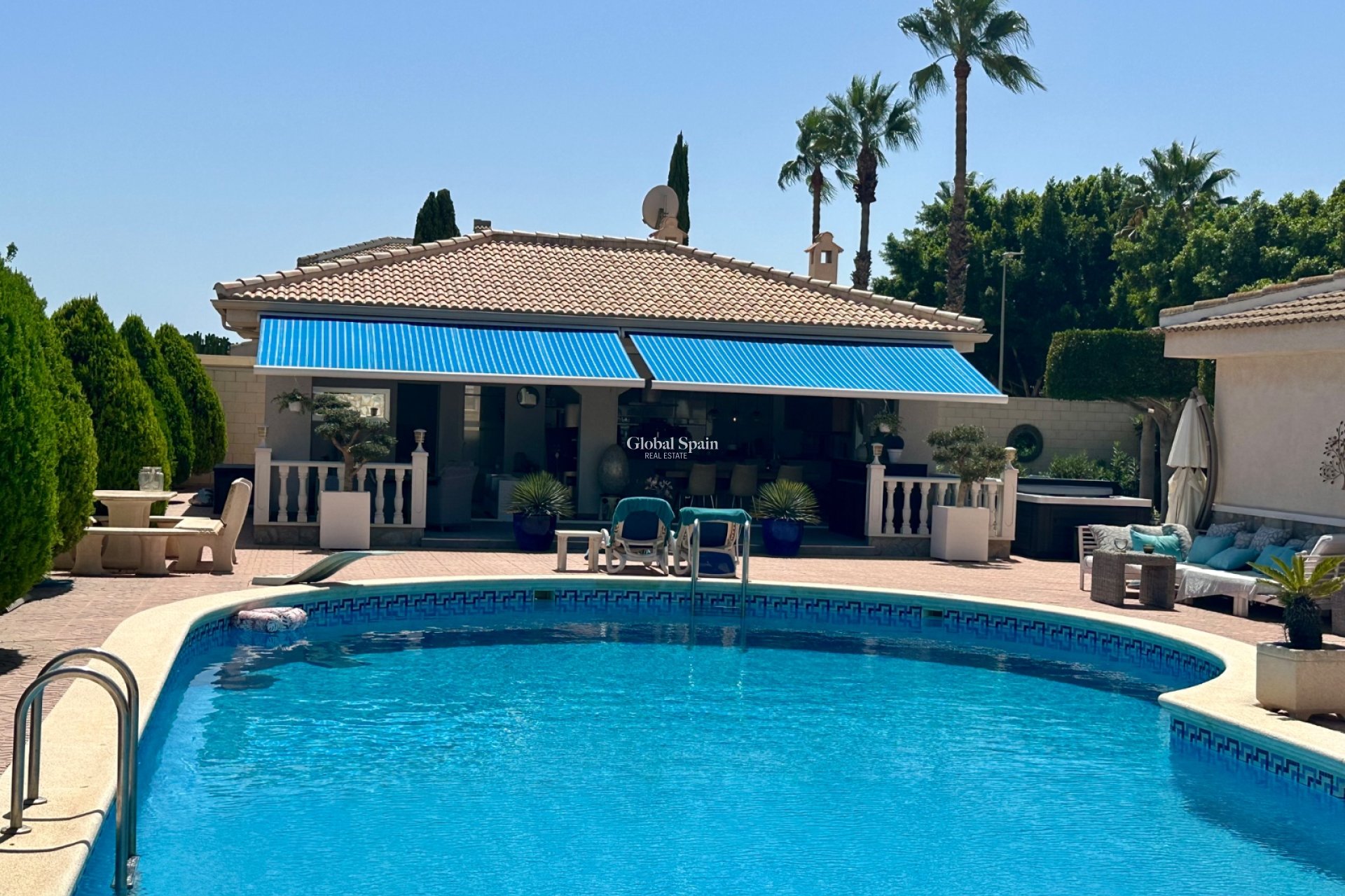 Resale - VILLA -
CIUDAD QUESADA