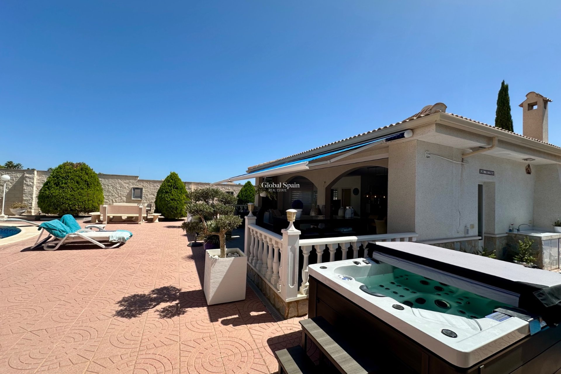 Resale - VILLA -
CIUDAD QUESADA