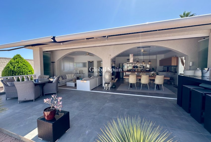 Resale - VILLA -
CIUDAD QUESADA
